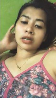 Tante Mawar remas toket jembut lebat